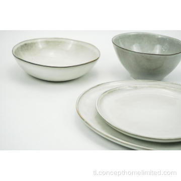 Reactive glazed stoneware dinner na nakatakda sa light grey